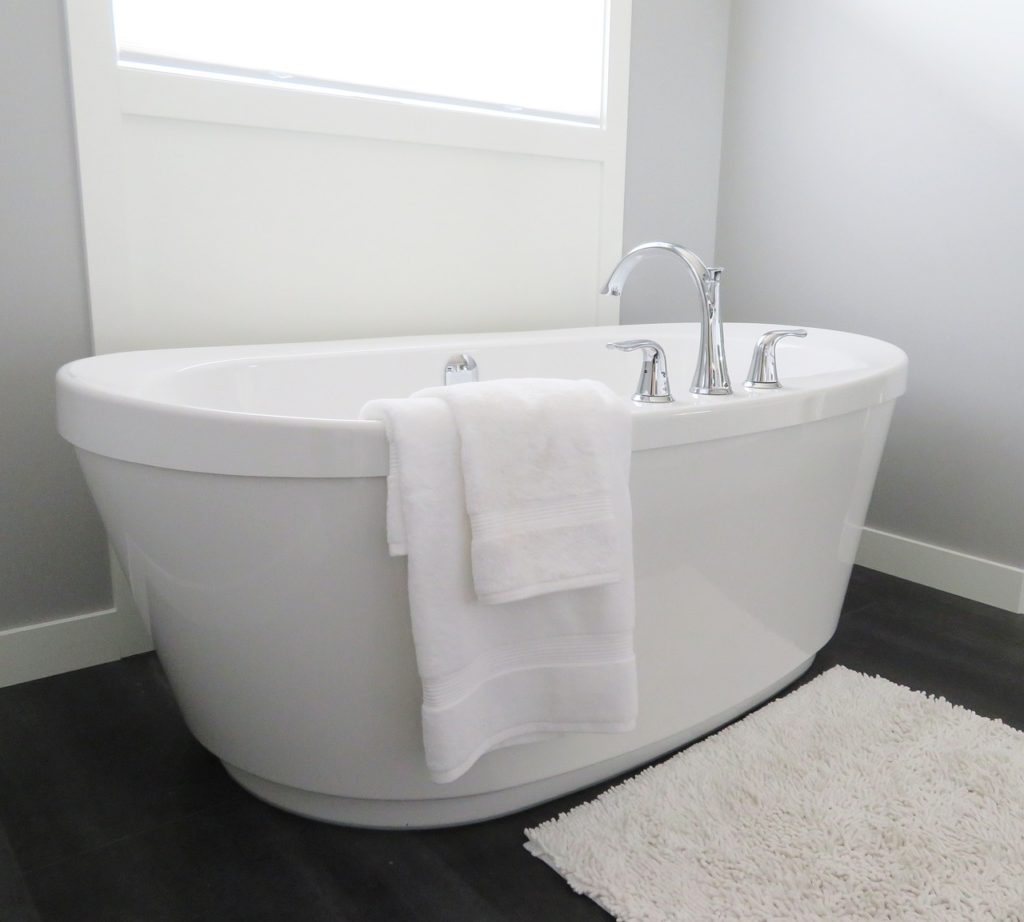 bathtub-tub-bathroom-2485957 - Kitchens Plus